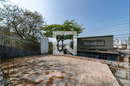 Casa à venda com 223m², 3 quartos e 3 vagas Casa à venda com 223m², 3 quartos e 3 vagasQuintal