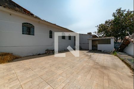 Casa à venda com 223m², 3 quartos e 3 vagas Casa à venda com 223m², 3 quartos e 3 vagasQuintal