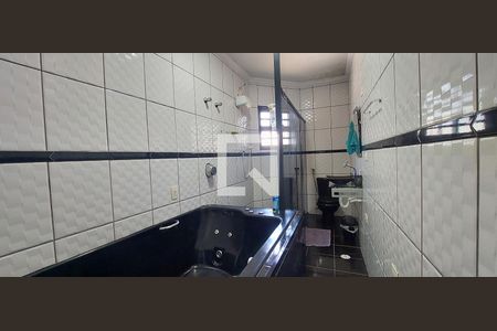 Casa à venda com 307m², 3 quartos e 6 vagasBanheiro Quarto 1 suíte