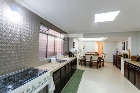 Casa à venda com 243m², 3 quartos e 4 vagas Casa à venda com 243m², 3 quartos e 4 vagasCozinha