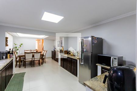 Casa à venda com 243m², 3 quartos e 4 vagas Casa à venda com 243m², 3 quartos e 4 vagasCozinha