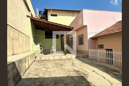 Casa à venda com 167m², 4 quartos e 3 vagas Casa à venda com 167m², 4 quartos e 3 vagasQuintal