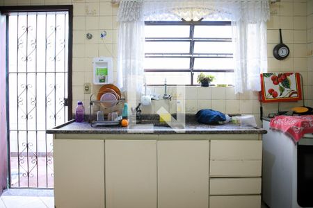 Casa à venda com 350m², 4 quartos e 2 vagas Casa à venda com 350m², 4 quartos e 2 vagasCozinha