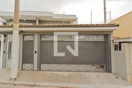 Casa à venda com 145m², 3 quartos e 2 vagas Casa à venda com 145m², 3 quartos e 2 vagasFachada