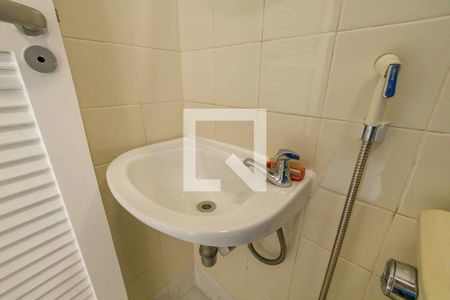 Apartamento à venda com 121m², 4 quartos e 2 vagasBanheiro de Serviço