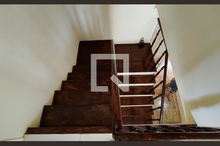 Casa à venda com 230m², 3 quartos e 2 vagas Casa à venda com 230m², 3 quartos e 2 vagasescada