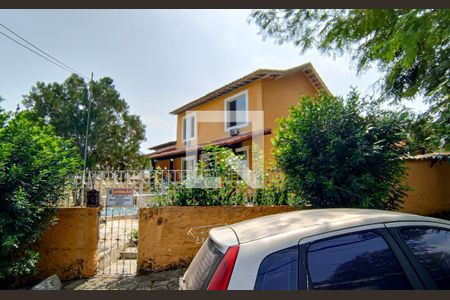 Casa à venda com 230m², 3 quartos e 2 vagas Casa à venda com 230m², 3 quartos e 2 vagasfachada