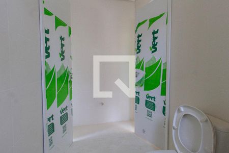 Casa à venda com 163m², 3 quartos e 2 vagas Casa à venda com 163m², 3 quartos e 2 vagasBanheiro da Suíte dividida