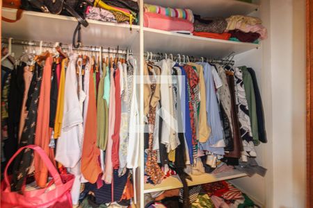 Casa de condomínio à venda com 320m², 4 quartos e 4 vagasSuíte 2 - Closet