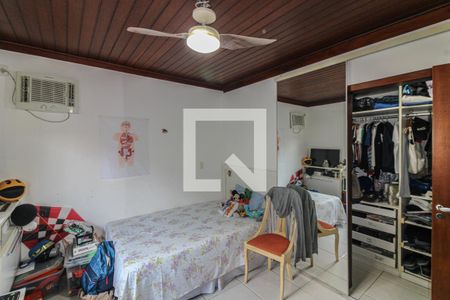 Casa de condomínio à venda com 320m², 4 quartos e 4 vagasSuíte 3