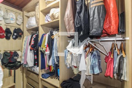 Casa de condomínio à venda com 320m², 4 quartos e 4 vagasSuíte 1 - Closet