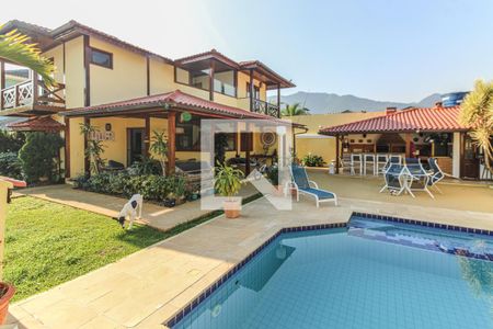 Casa de condomínio à venda com 320m², 4 quartos e 4 vagasÁrea externa