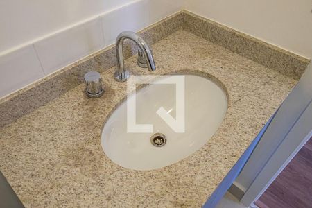 Banheiro de kitnet/studio para alugar com 1 quarto, 28m² em Pinheiros, São Paulo