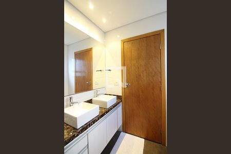 Casa à venda com 131m², 2 quartos e 2 vagasQuarto 1 - Suíte Banheiro