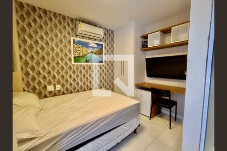 Apartamento à venda com 119m², 3 quartos e 1 vagaQuarto e banheiro serviço adaptado para suíte 