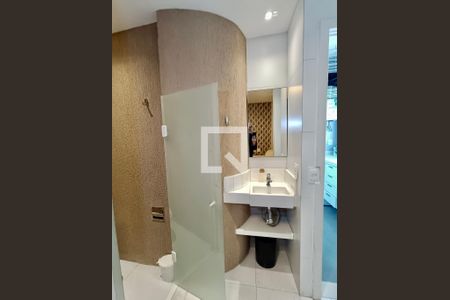 Apartamento à venda com 119m², 3 quartos e 1 vagaSuíte banheiro 