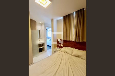 Apartamento à venda com 119m², 3 quartos e 1 vagaQuarto e banheiro serviço adaptado para suíte 