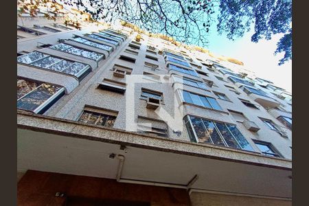 Apartamento à venda com 119m², 3 quartos e 1 vagaFachada com cartaz QA
