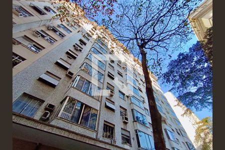 Apartamento à venda com 119m², 3 quartos e 1 vagaFachada com cartaz QA