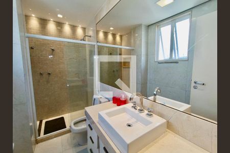 Apartamento à venda com 119m², 3 quartos e 1 vagaSuíte banheiro 