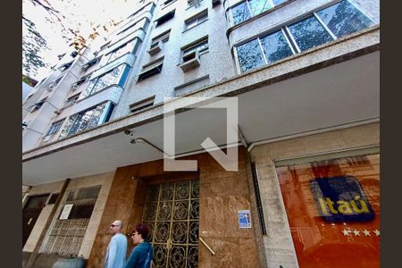 Apartamento à venda com 119m², 3 quartos e 1 vagaFachada com cartaz QA