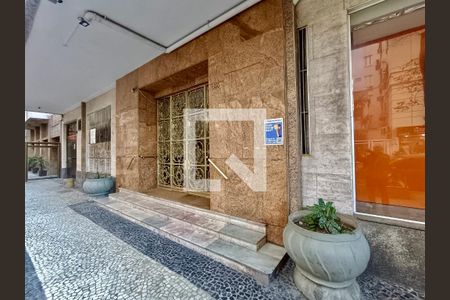 Apartamento à venda com 119m², 3 quartos e 1 vagaFachada com cartaz QA