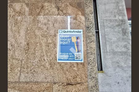Apartamento à venda com 119m², 3 quartos e 1 vagaFachada com cartaz QA