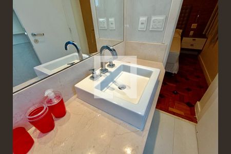 Apartamento à venda com 119m², 3 quartos e 1 vagaSuíte banheiro 