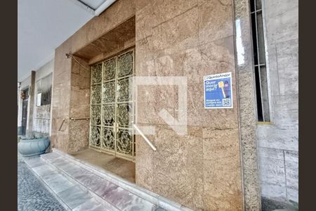 Apartamento à venda com 119m², 3 quartos e 1 vagaFachada com cartaz QA
