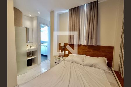 Apartamento à venda com 119m², 3 quartos e 1 vagaQuarto e banheiro serviço adaptado para suíte 