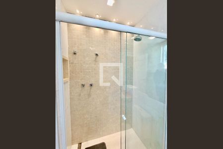 Apartamento à venda com 119m², 3 quartos e 1 vagaSuíte banheiro 