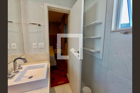 Apartamento à venda com 119m², 3 quartos e 1 vagaSuíte banheiro 