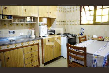 Casa à venda com 253m², 2 quartos e 2 vagasCozinha