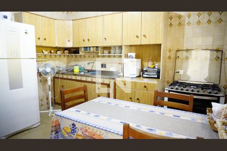 Casa à venda com 253m², 2 quartos e 2 vagasCozinha