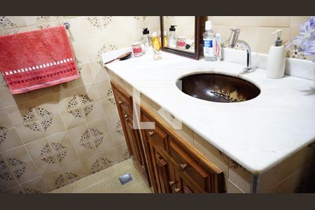 Casa à venda com 253m², 2 quartos e 2 vagasBanheiro