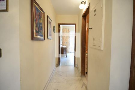 Casa à venda com 413m², 3 quartos e 4 vagasCorredor