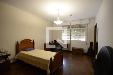 Casa à venda com 413m², 3 quartos e 4 vagasQuarto