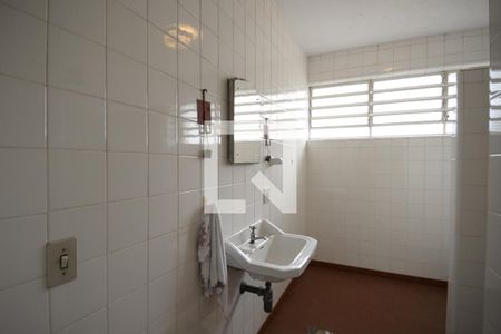 Casa à venda com 413m², 3 quartos e 4 vagasBanheiro de Serviço