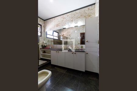 Casa à venda com 498m², 5 quartos e 3 vagas Casa à venda com 498m², 5 quartos e 3 vagasBanheiro da suite 2