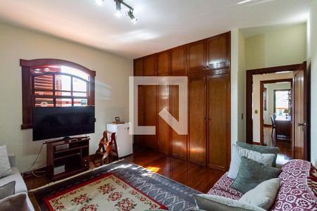 Casa à venda com 498m², 5 quartos e 3 vagas Casa à venda com 498m², 5 quartos e 3 vagasQuarto 2