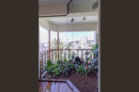 Casa à venda com 498m², 5 quartos e 3 vagas Casa à venda com 498m², 5 quartos e 3 vagasSala 3 - Jardim de inverno