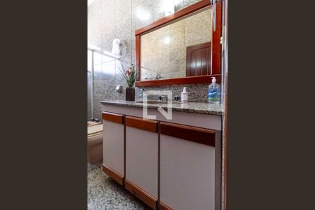 Casa à venda com 498m², 5 quartos e 3 vagas Casa à venda com 498m², 5 quartos e 3 vagasBanheiro da suíte 1