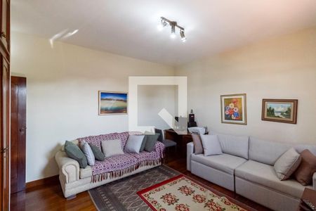 Casa à venda com 498m², 5 quartos e 3 vagas Casa à venda com 498m², 5 quartos e 3 vagasQuarto 2