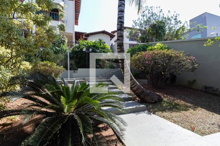 Casa à venda com 498m², 5 quartos e 3 vagas Casa à venda com 498m², 5 quartos e 3 vagasJardim