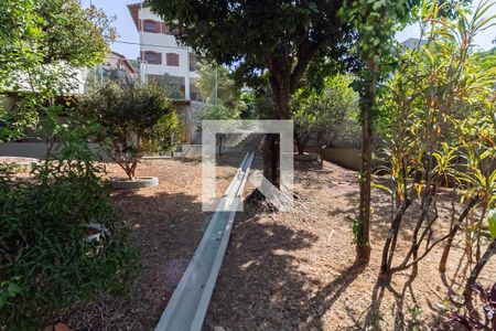 Casa à venda com 498m², 5 quartos e 3 vagas Casa à venda com 498m², 5 quartos e 3 vagasJardim