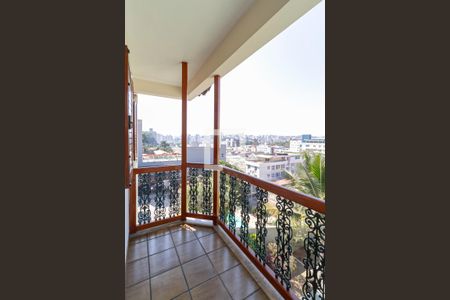 Casa à venda com 498m², 5 quartos e 3 vagas Casa à venda com 498m², 5 quartos e 3 vagasVaranda do quarto 1