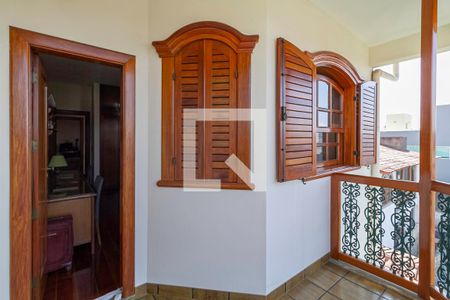 Casa à venda com 498m², 5 quartos e 3 vagas Casa à venda com 498m², 5 quartos e 3 vagasVaranda do quarto 1