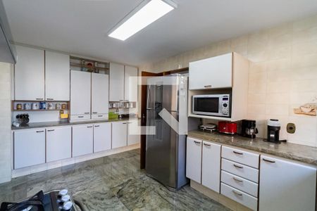 Casa à venda com 498m², 5 quartos e 3 vagas Casa à venda com 498m², 5 quartos e 3 vagasCozinha