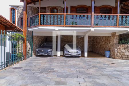 Casa à venda com 498m², 5 quartos e 3 vagas Casa à venda com 498m², 5 quartos e 3 vagasGaragem