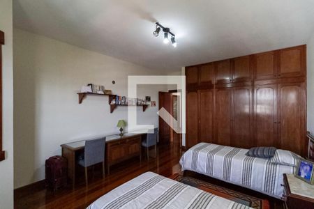 Casa à venda com 498m², 5 quartos e 3 vagas Casa à venda com 498m², 5 quartos e 3 vagasQuarto 1